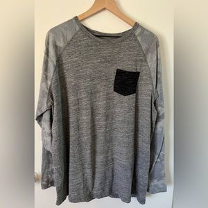 Men’s long sleeve shirt